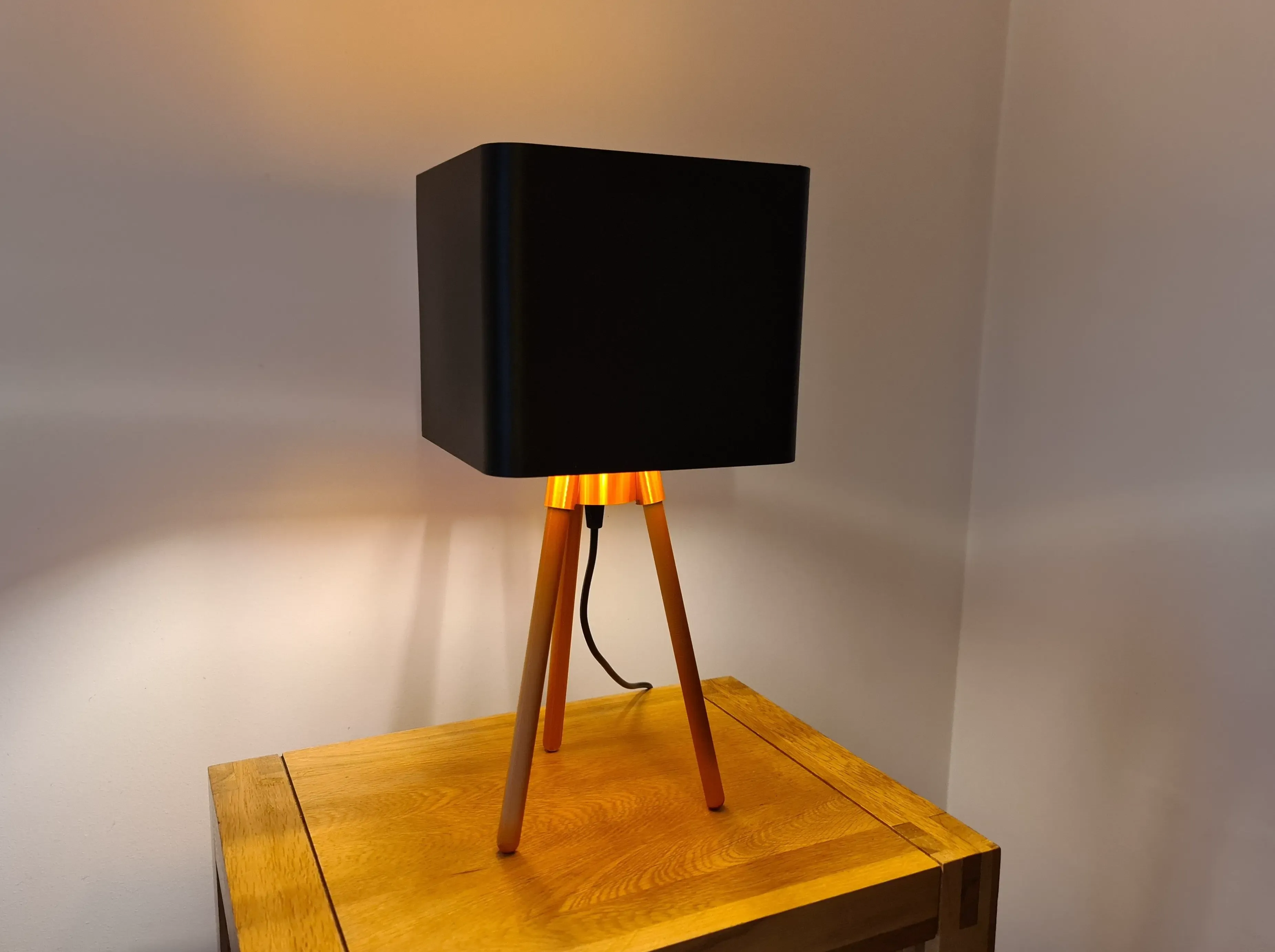 Modern Stylish Tripod Cube Lamp with removeable shade liner