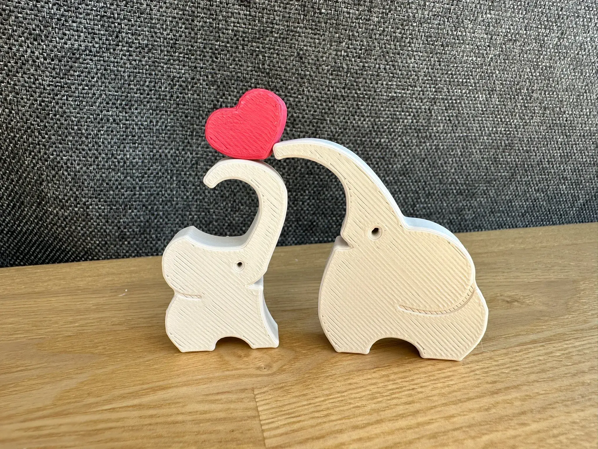 Moederolifant en babyolifant met hart