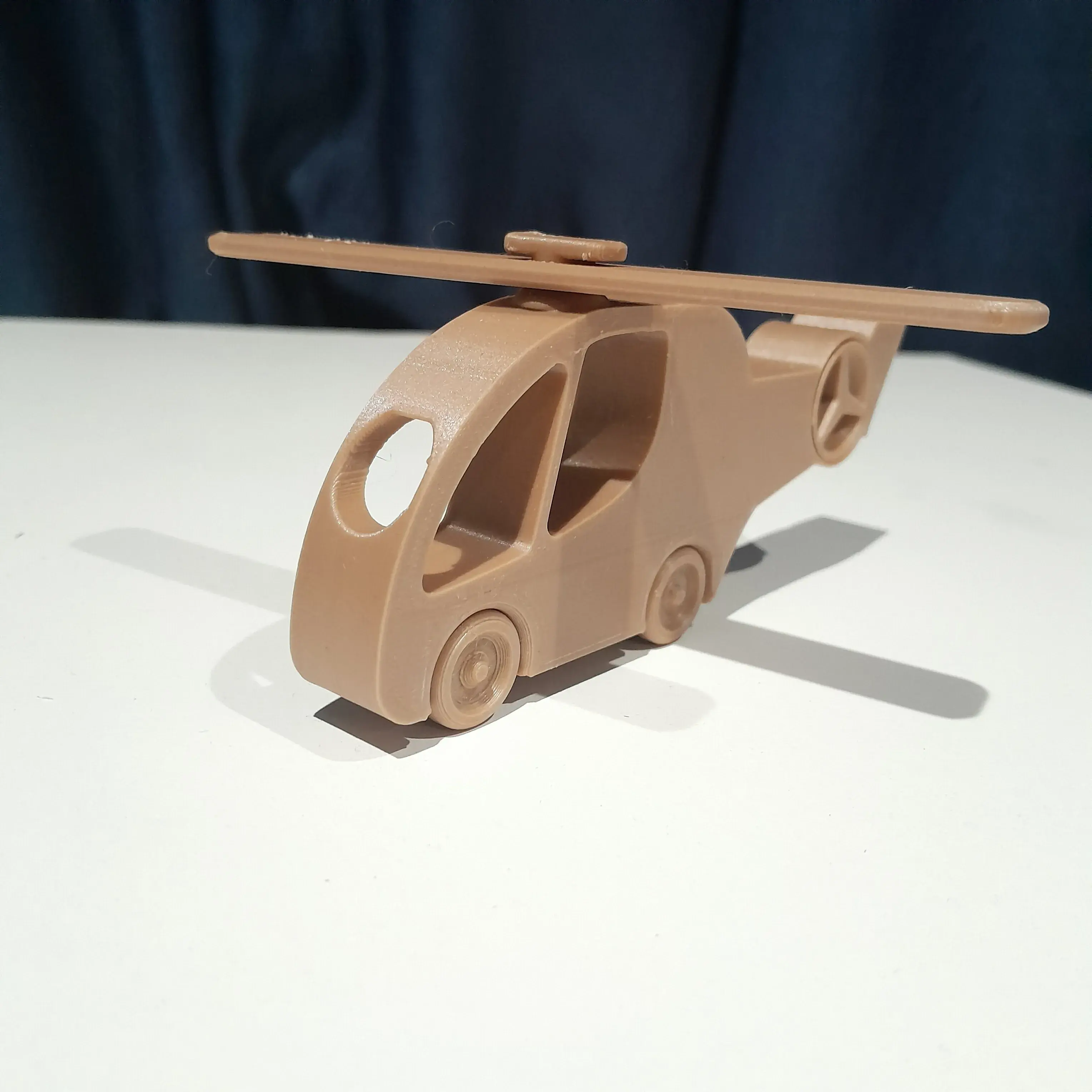 Elicottero giocattolo per bambini (stampa sul posto)