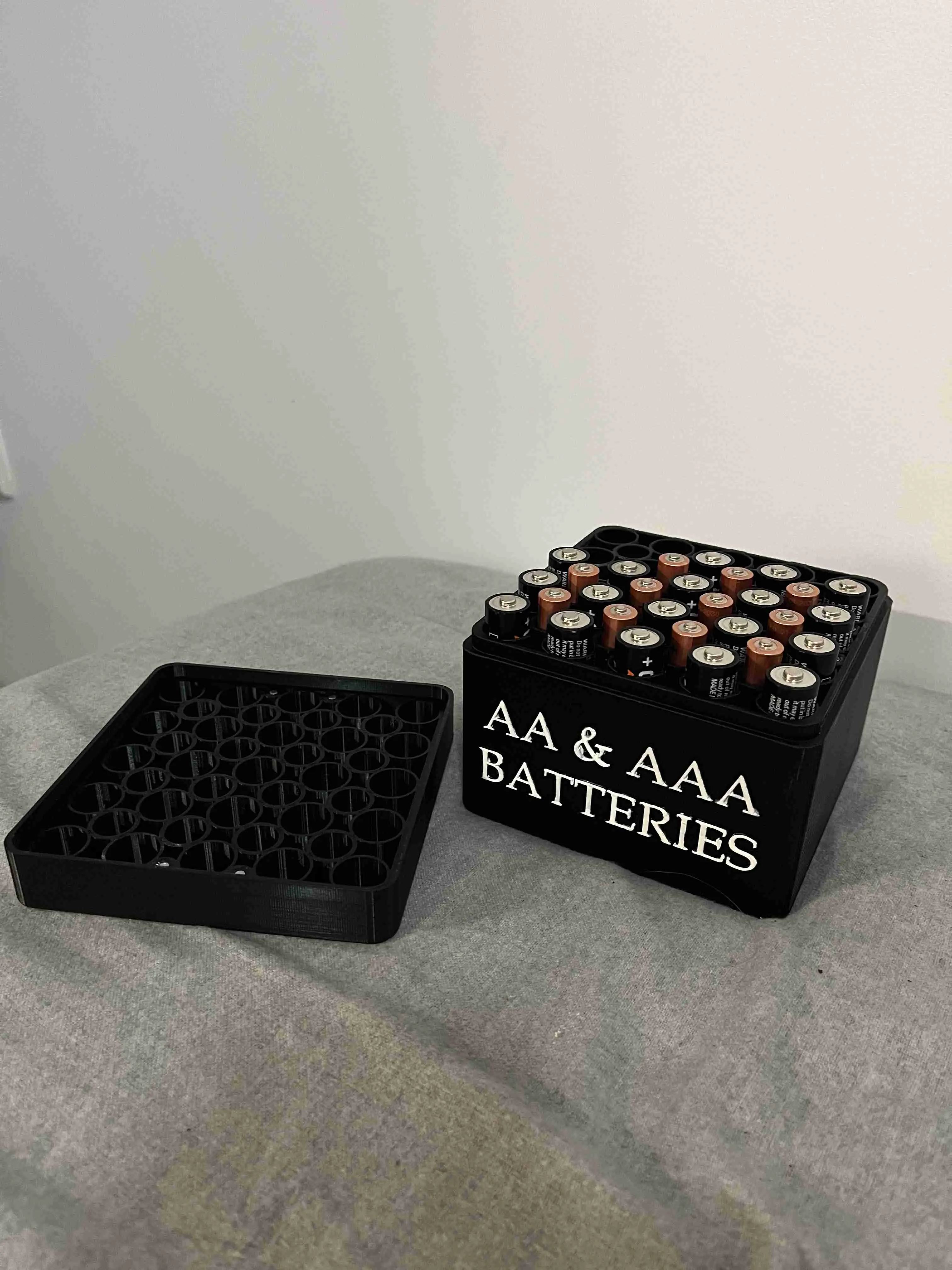 BATTERY STORAGE - BATTERY HOLDER - MAGNETIC - AA & AAA