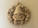 Present Gnome Wreath-2