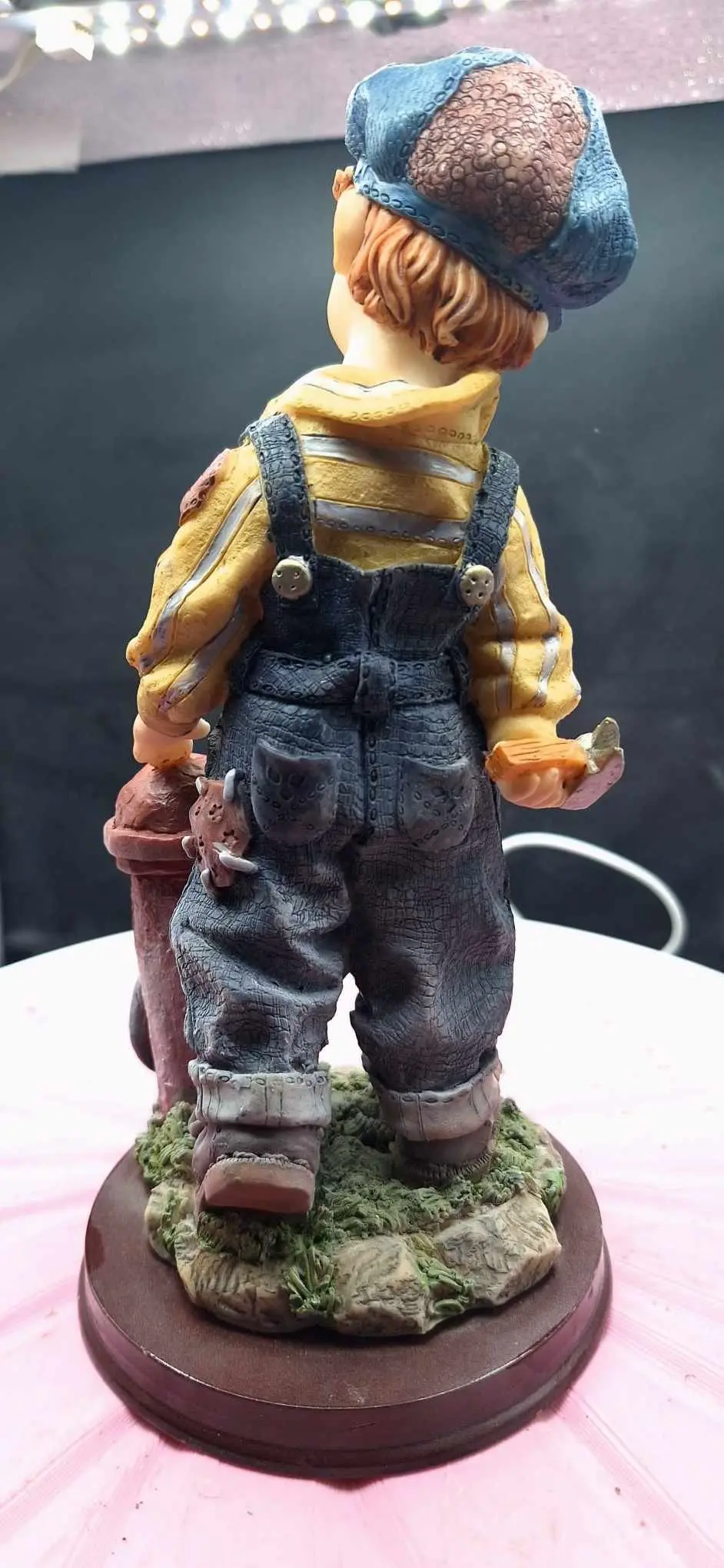 BOY SITTING IN LAZYBOY ON PHONE 3D models download Creality Cloud