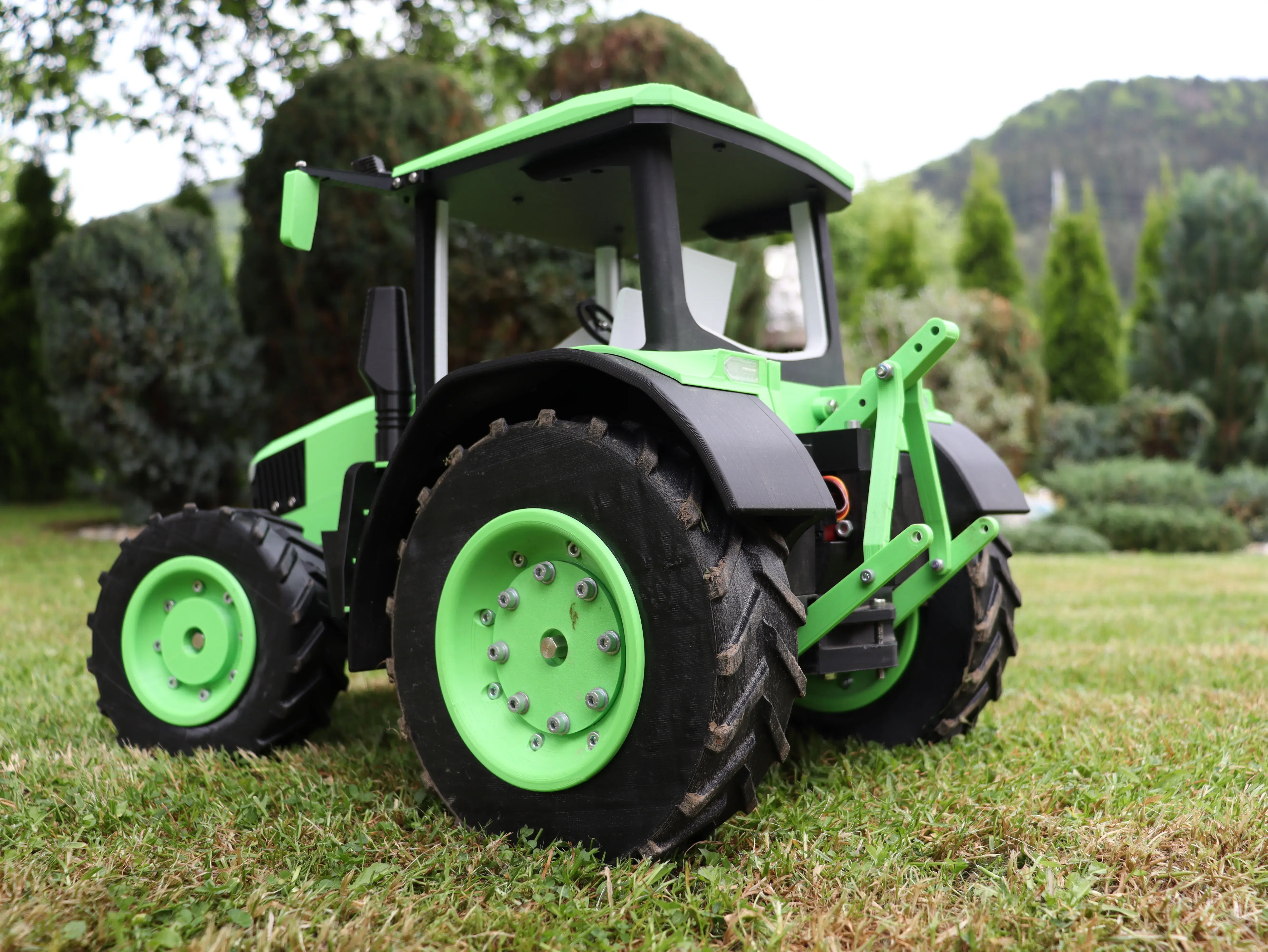 RC TRACTOR MODEL 2