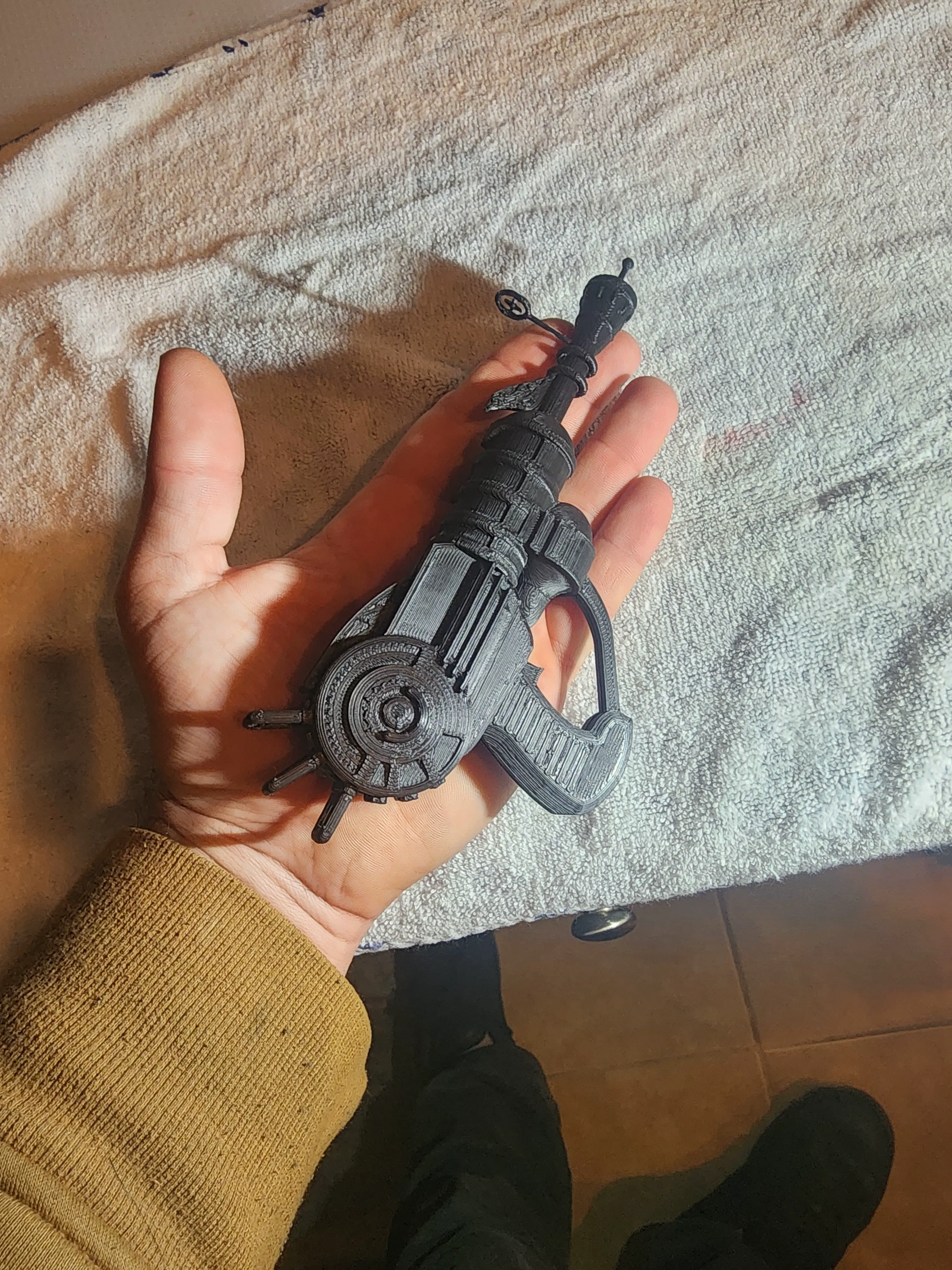 ray gun from C.O.D Black-Ops 