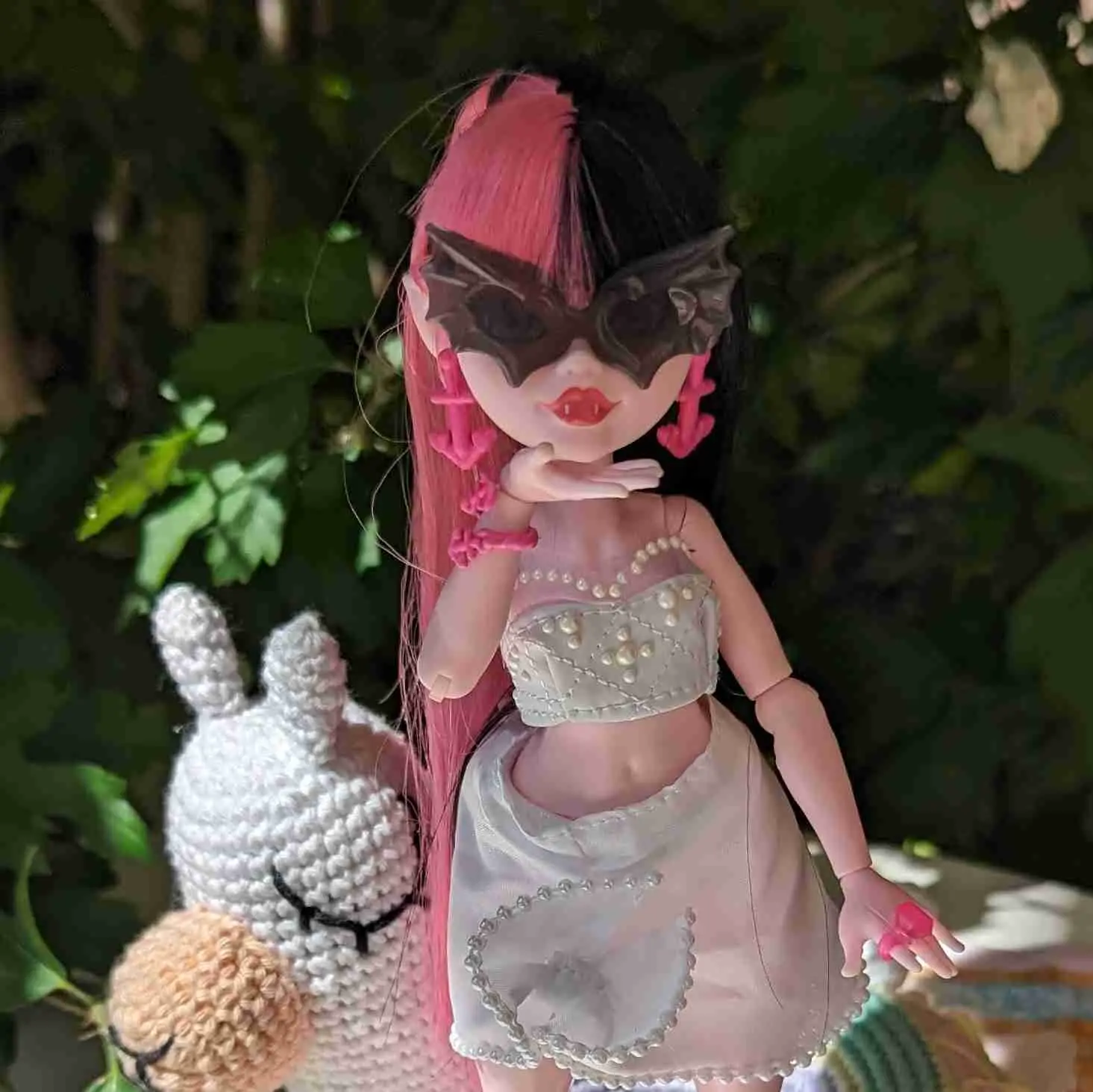 Brincos e pulseira da Draculaura Costa da Caveira Monster High