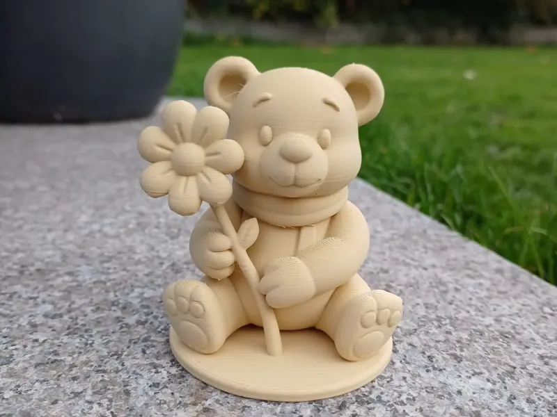 Teddybär mit Blume