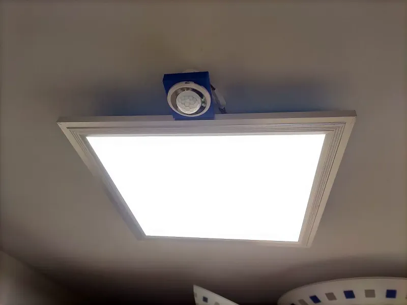 Staffe pannello led + PIR
