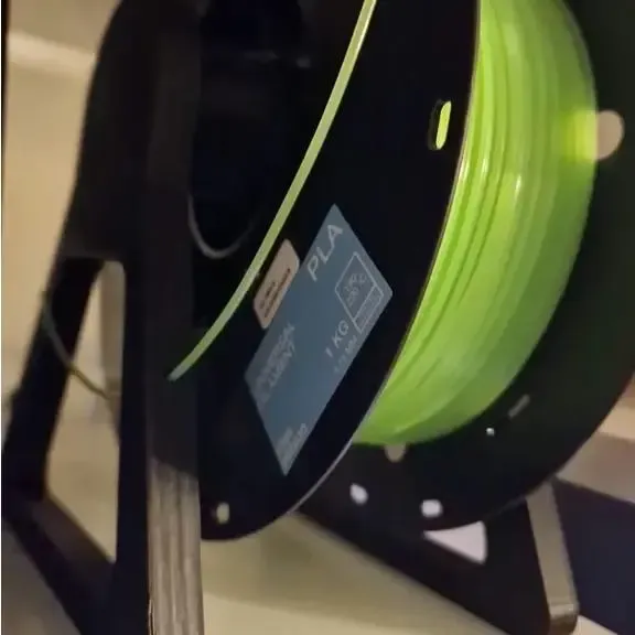 Simple but sturdy spool holder (two sizes)