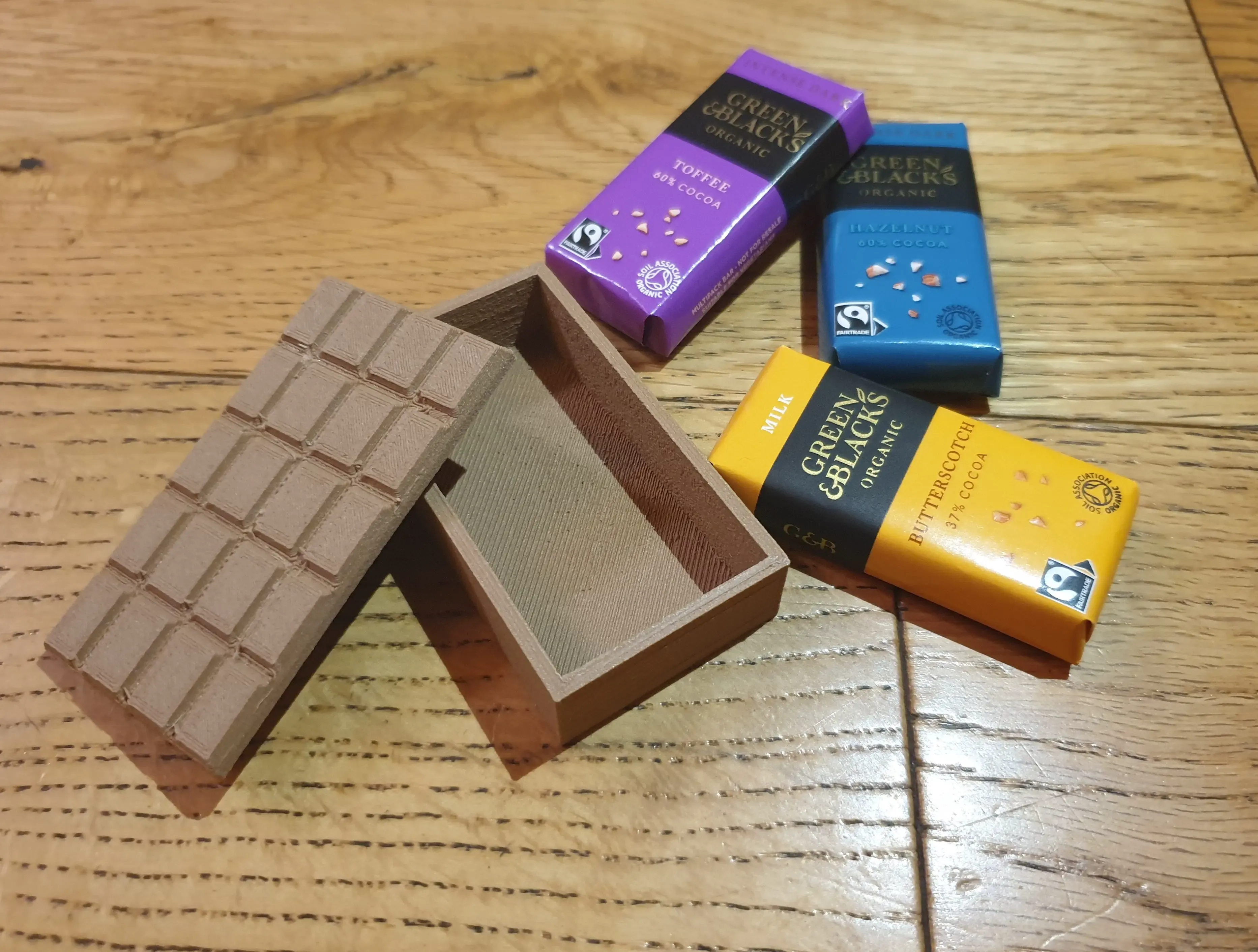 Small Chocolate Gift Box for 15g Green and Black's Choc Bars