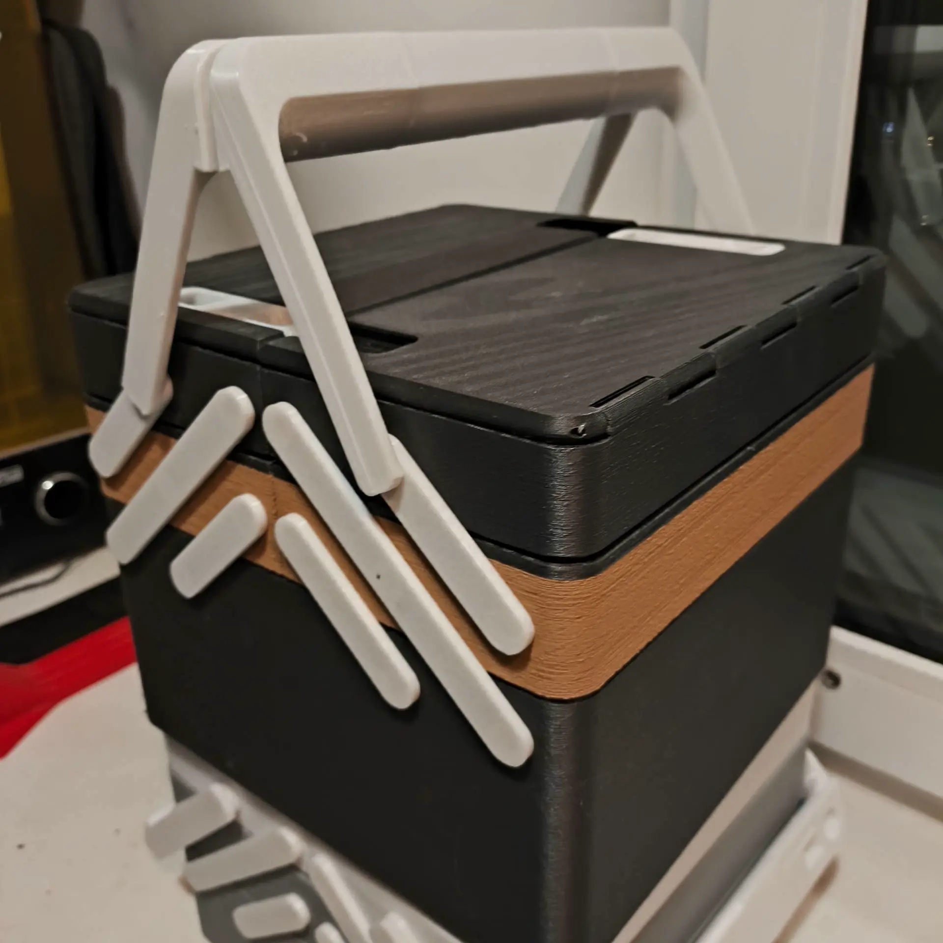 Cantilever tool/sewing box 215x215 - screw connection