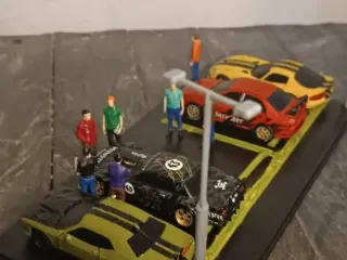 Urban Parking Lot Diorama - 1/48 Scale Multi-Car Display