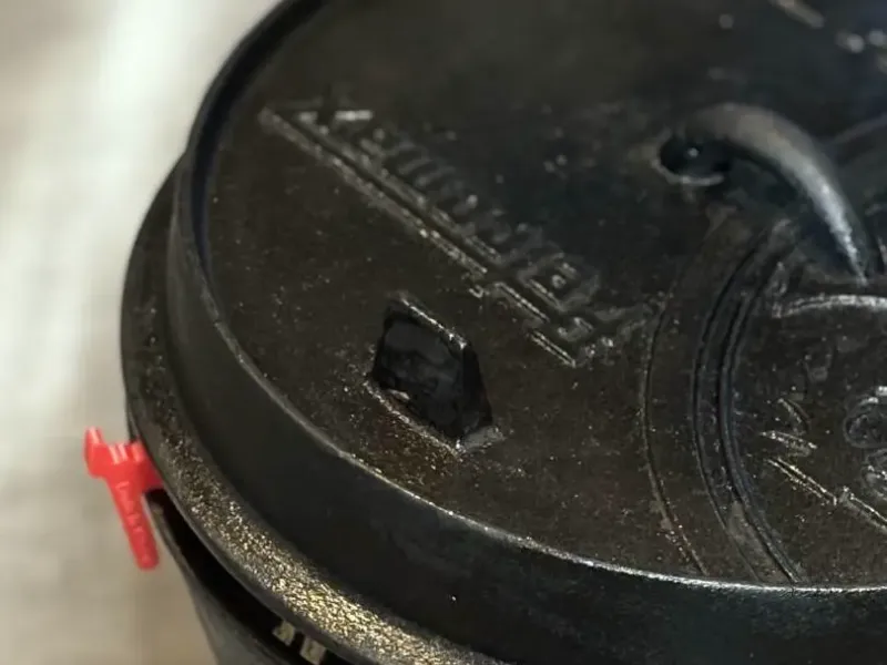 Tray for the lid of the Dutch oven