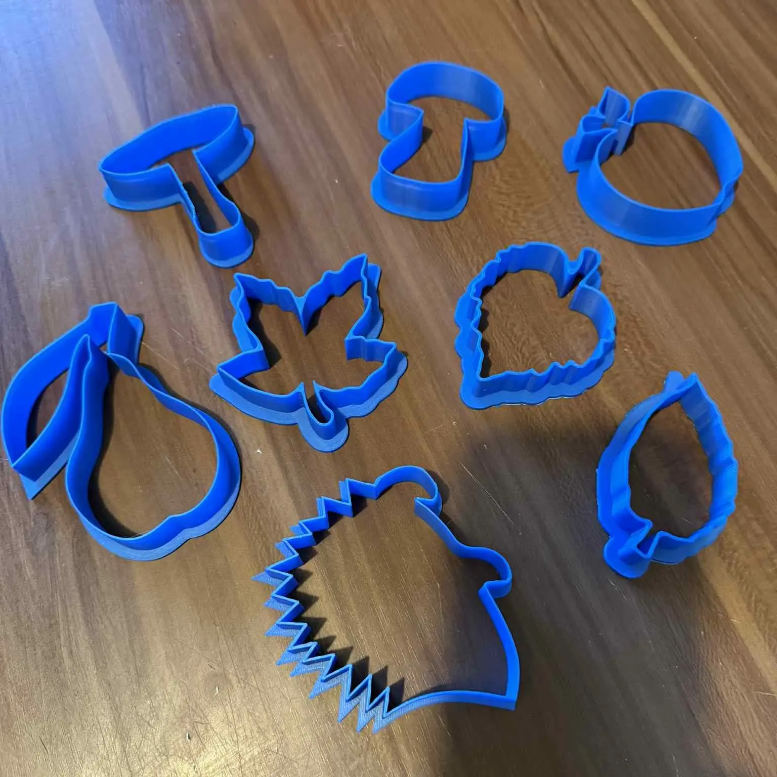 Gingerbread cookie cutter with an autumn theme