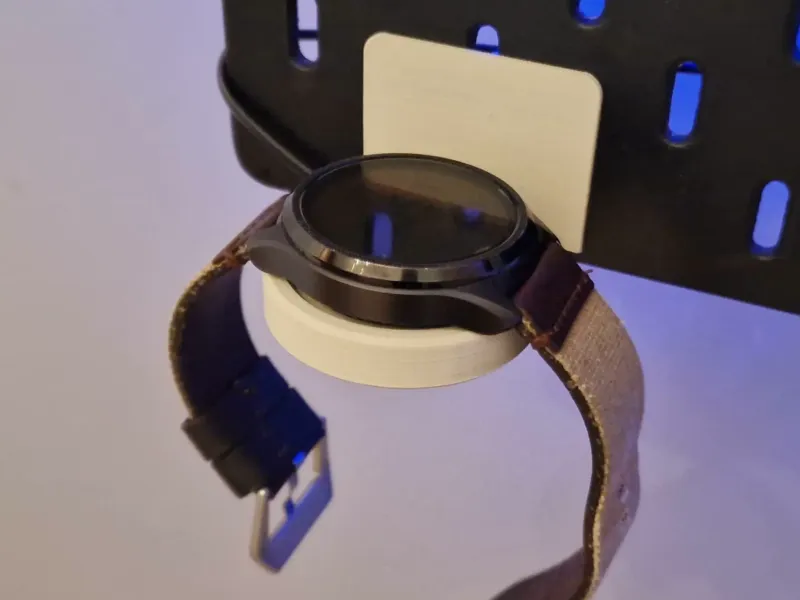 Suporte Tickwatch 5pro (um módulo da 'parede de carregadores Ikea Skadis')