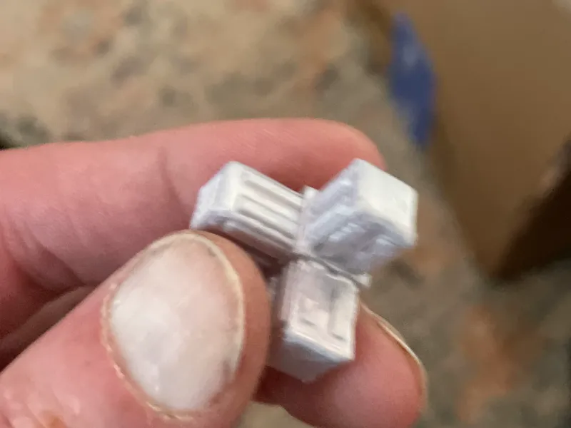 giunti a compressione con tubo quadrato da 1 cm