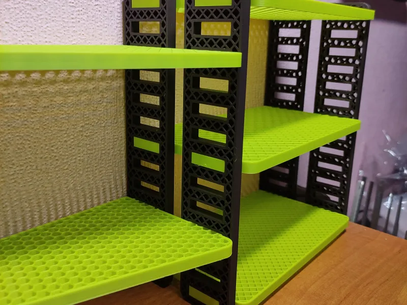 Modular shelves "From Chaos to Order"