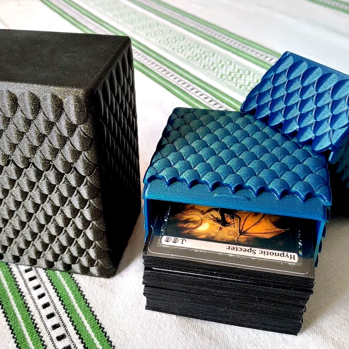 Deck box with Dragonscales for Magic the gathering or storag
