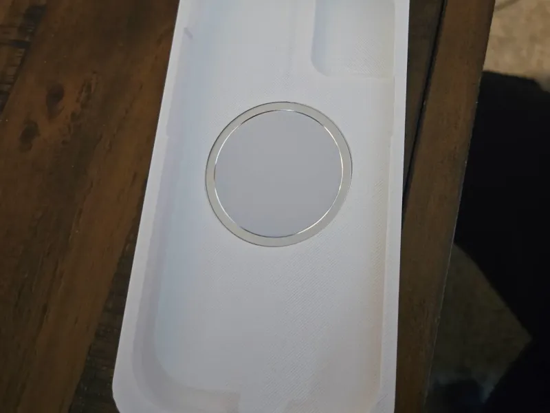 iPhone 16 Plus Ladestation