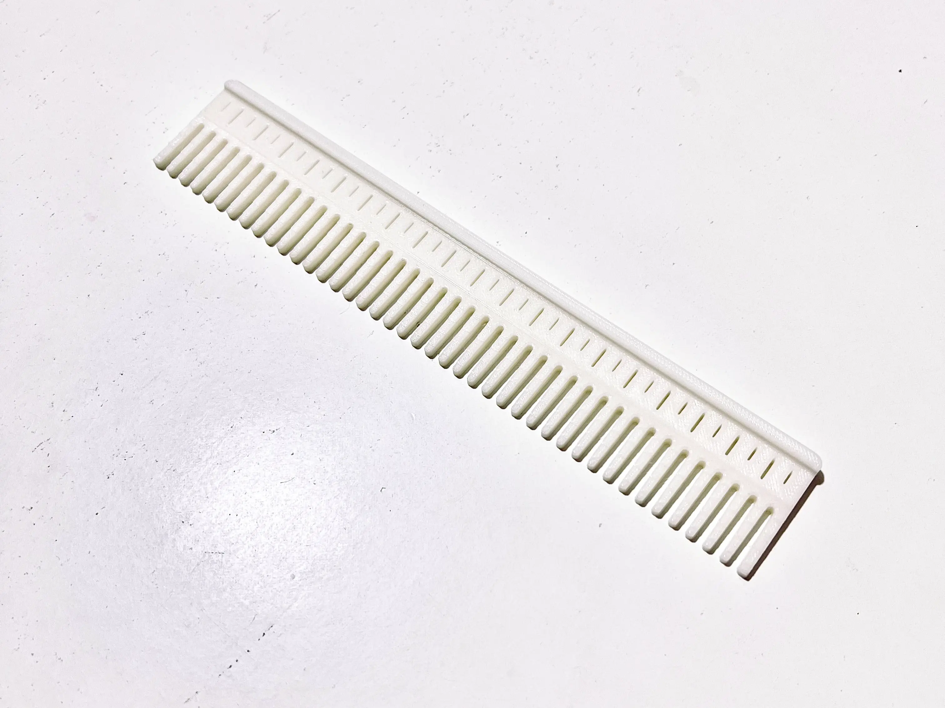 2In1 Comb with Built-In Ruler