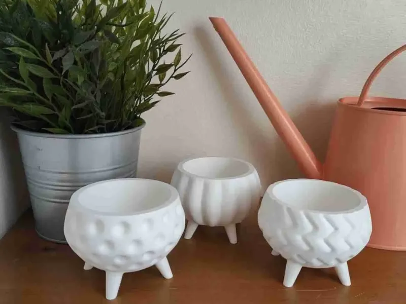 Jeu de trois jolies jardinières avec drainage