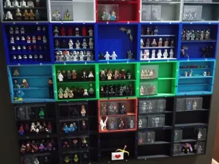Displays for Mini-figures