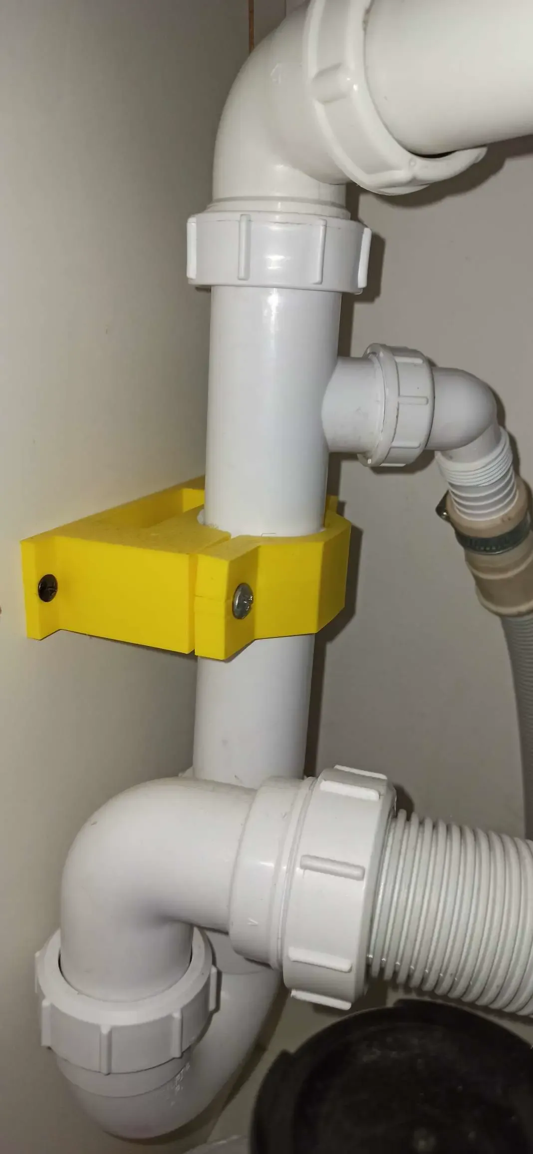 Abflussrohrhalterung / Drain pipe bracket
