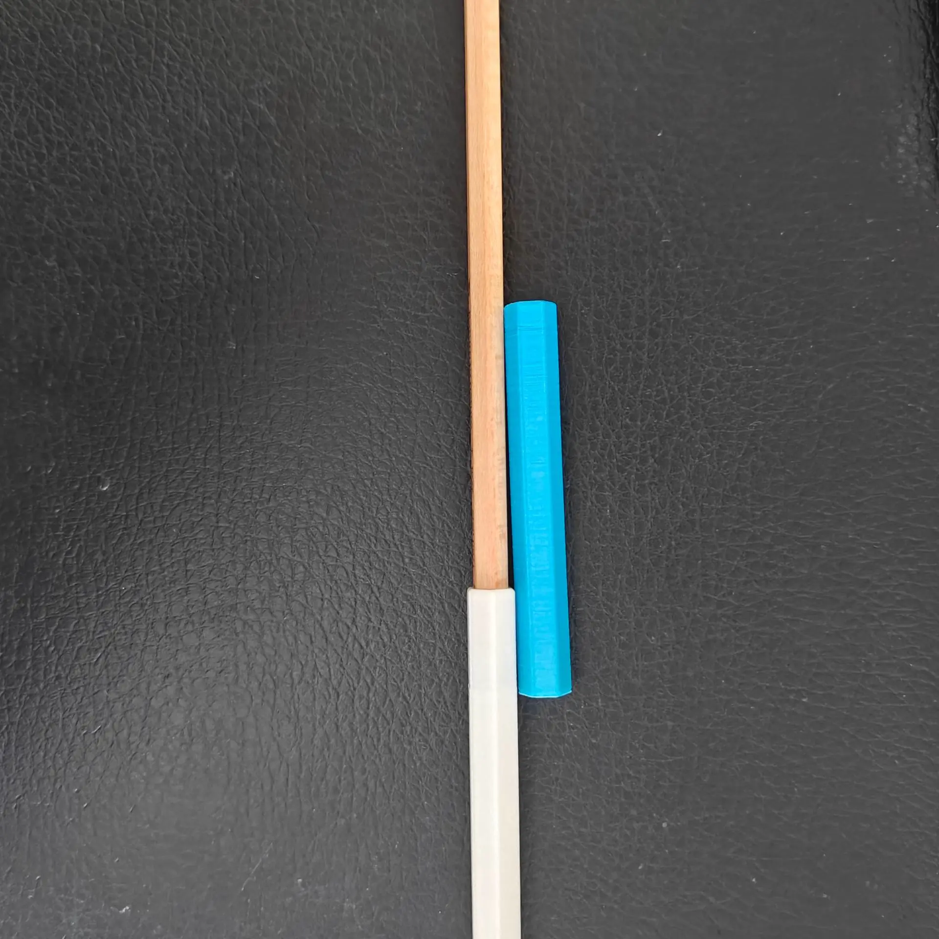 短铅笔辅助工具Short pencil aid tool