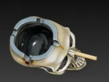 skull-shaped ashtray-1