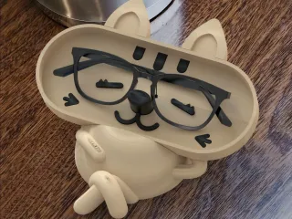 Adorable Cat-Themed Relaxed Glasses Holder