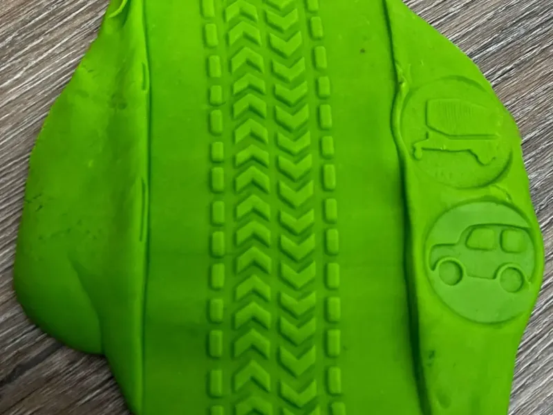 TYRE TRACK ROLLER WITH STAMPS VERSION 2