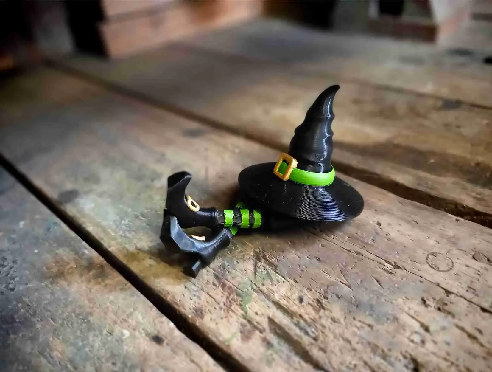 LITTLE WITCH HAT - WITH LEGS