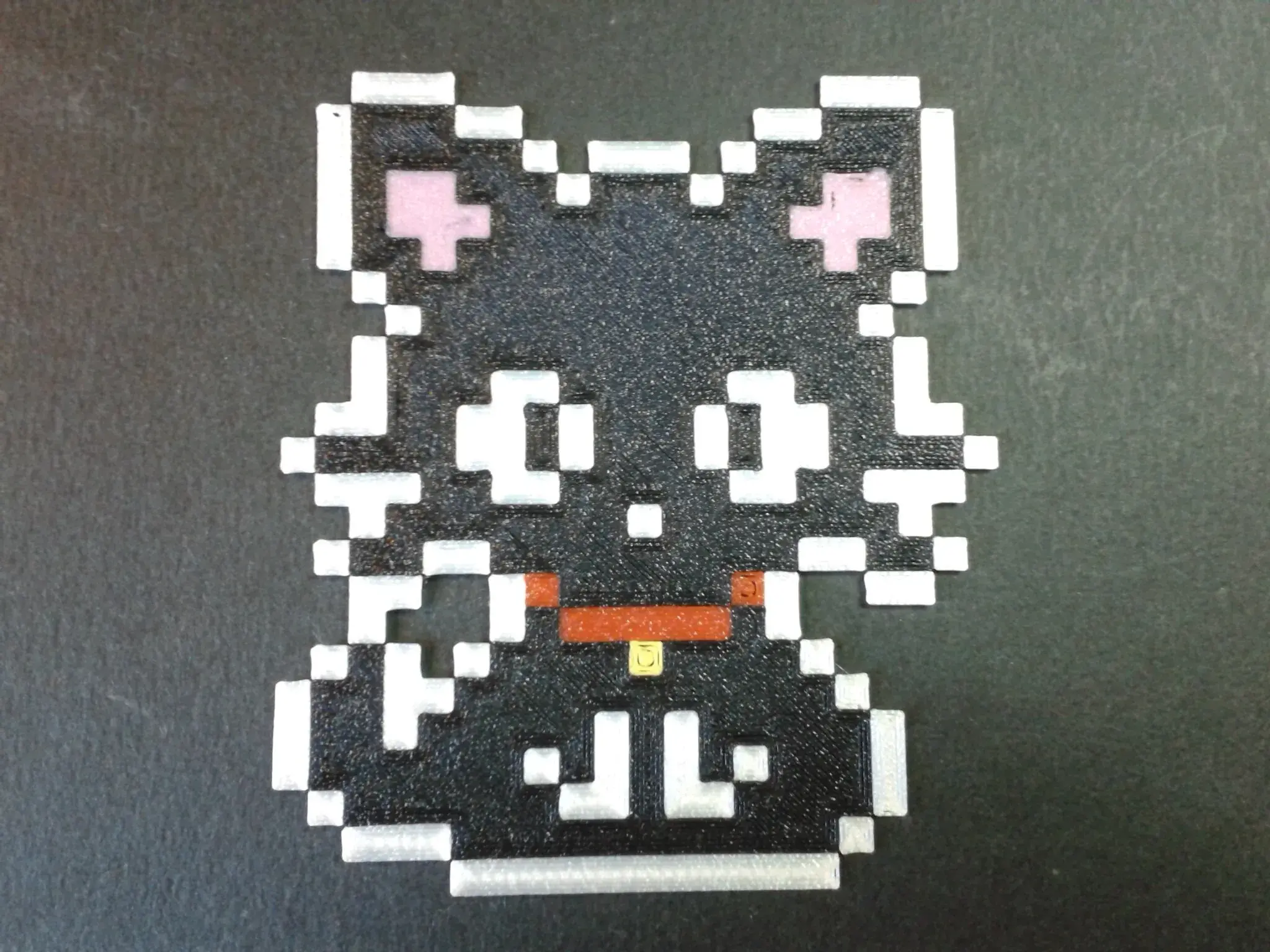 Black cat sitting 8-bit pixel art, 5 colors (by sub-object)