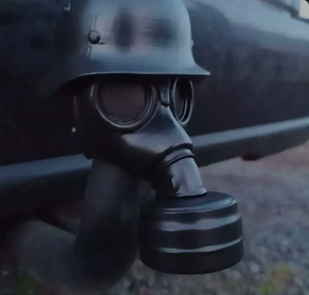 german gasmask toe bar (trekhaak) 