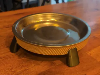 Cat feeding bowl