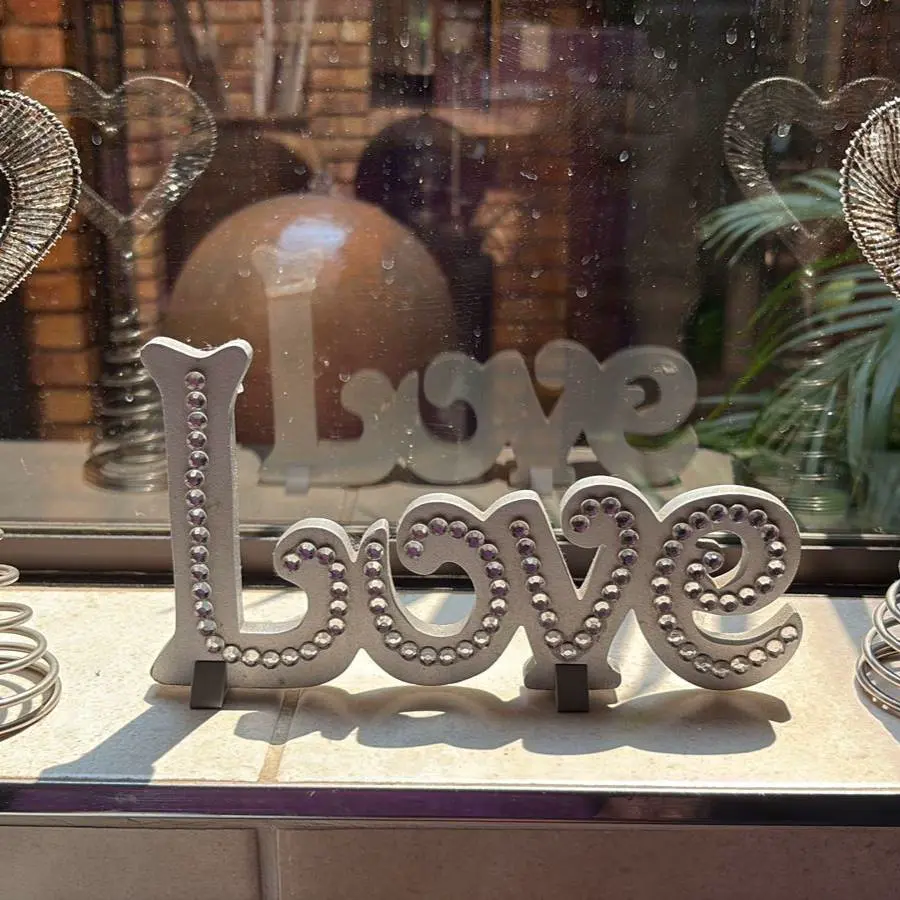 Love sign stand / bracket
