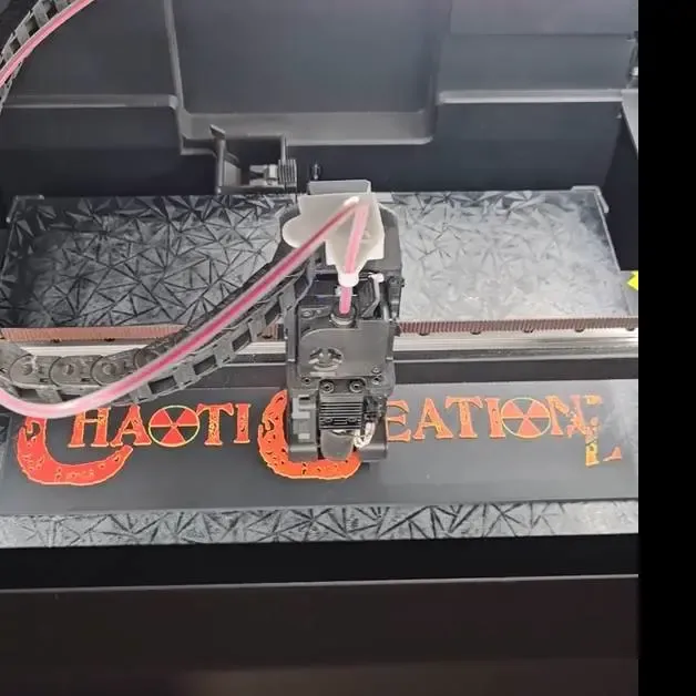 Placa Personalizada Custom Chaotic Creationz com Suporte