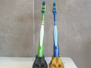 Darth_Vader_ToothbrushHolder