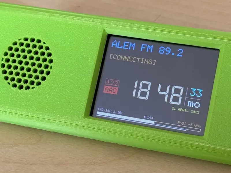 Yoradio ESP32 CYD con custodia per altoparlante