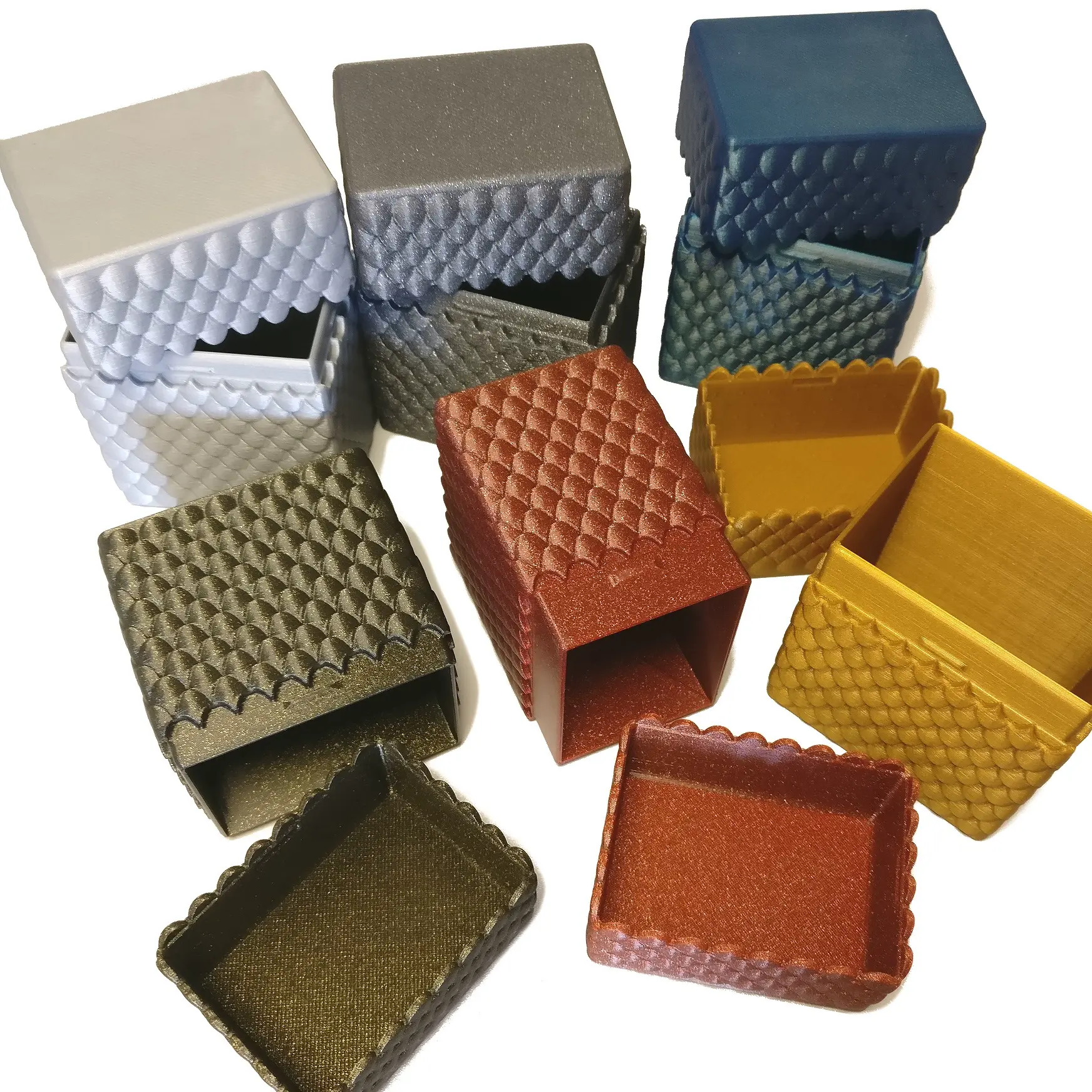 Deck box with Dragonscales for Magic the gathering or storag