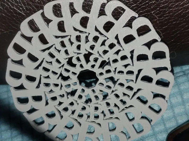 字母B雪花挂饰