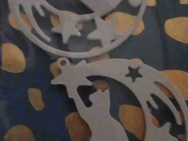 boucle d'oreille chat sur la lune