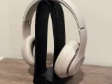 Textured Minimalist Headphone Stand-0