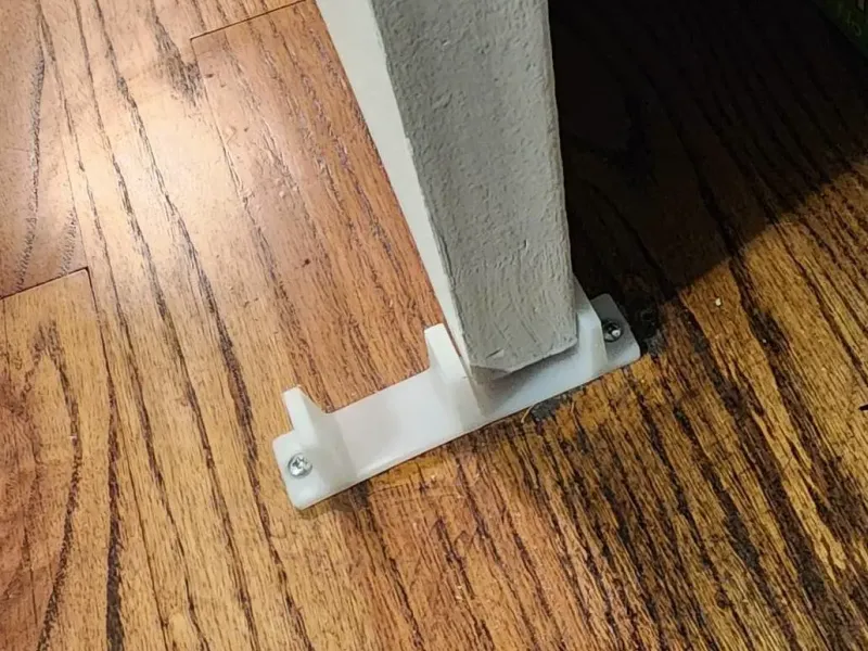 Sliding closet door guide