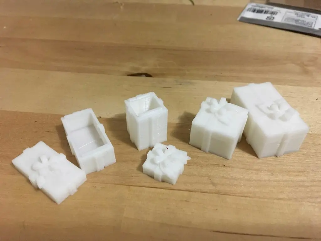 Holiday Present Box (1:18 scale)