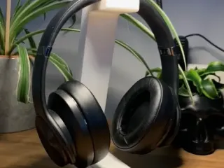 Headphone holder