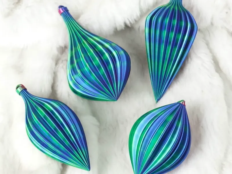 Ribbed Christmas Ornaments / Baubles in Vase Mode