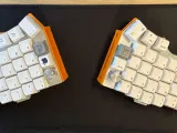 Crone 6x4 Split Keyboard Riser-2