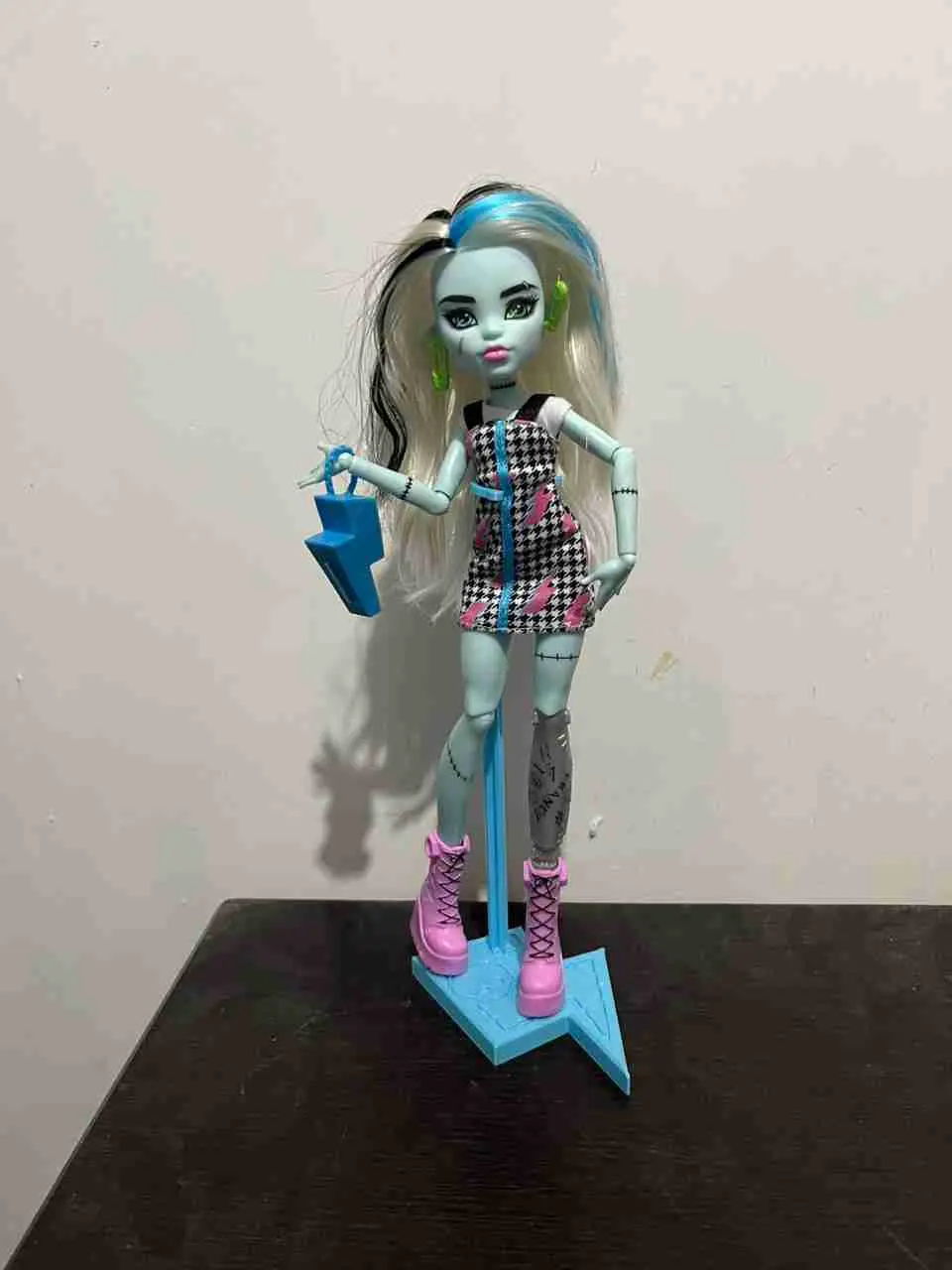 MONSTER HIGH FRANKIE STANDI