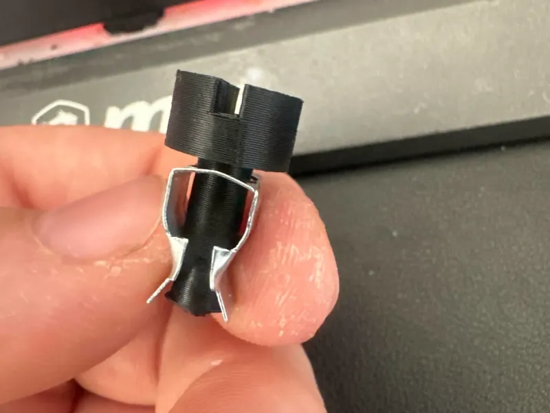 1.8t 20v用エンジンカバー固定ボルトピン
