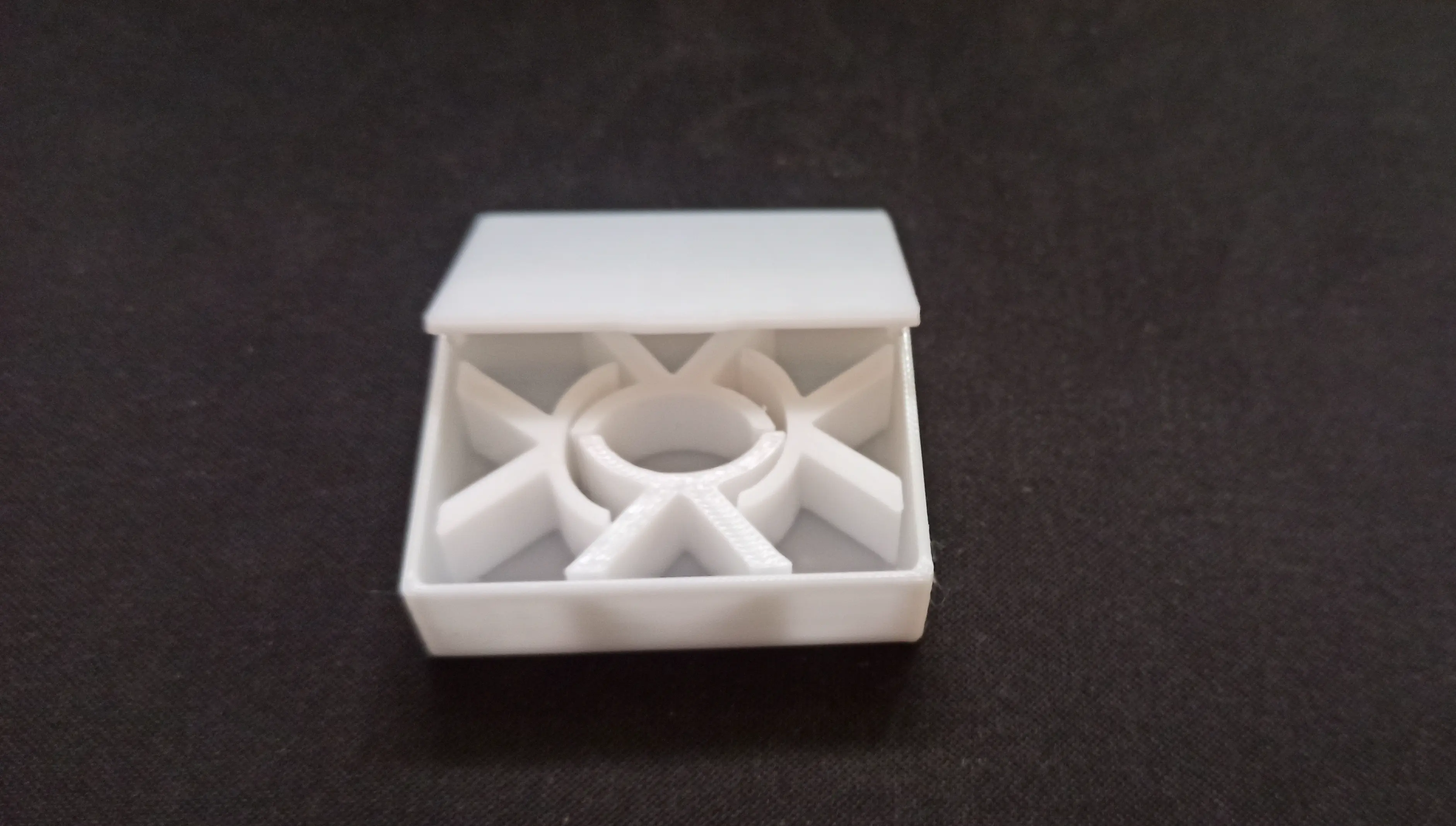 Stäbchenhalter mit Box